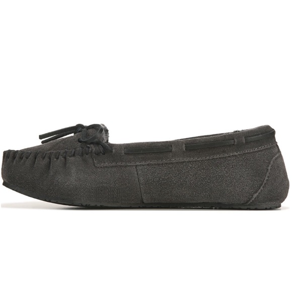 Minnetonka Moccasin Women's Britt Trapper Slipper - Picture 5 of 7